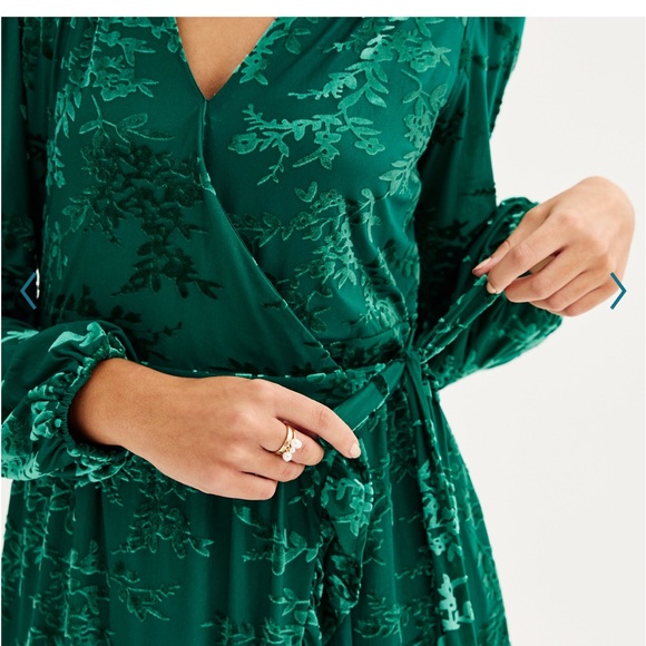 Velvet burnout wrap dress - Picture 4 of 12